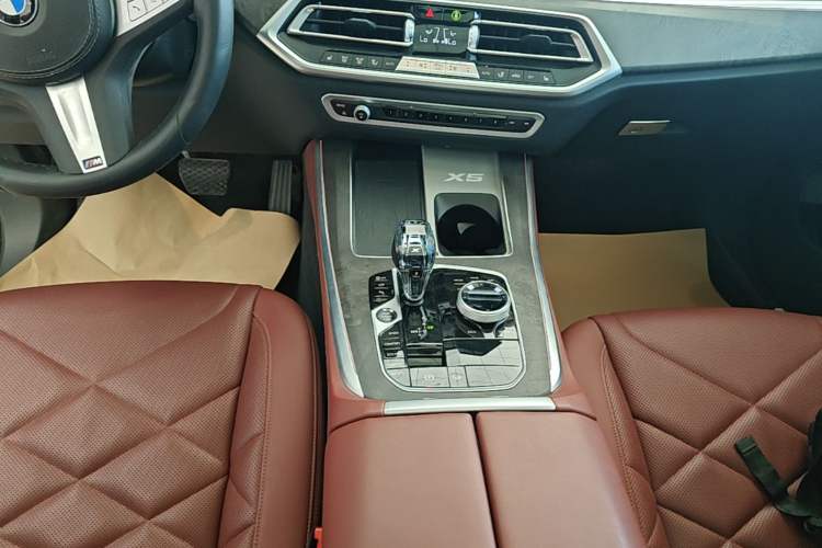 Used BMW X5 2022 Restyled xDrive 30Li Luxury Version M Sport Package Gear Lever