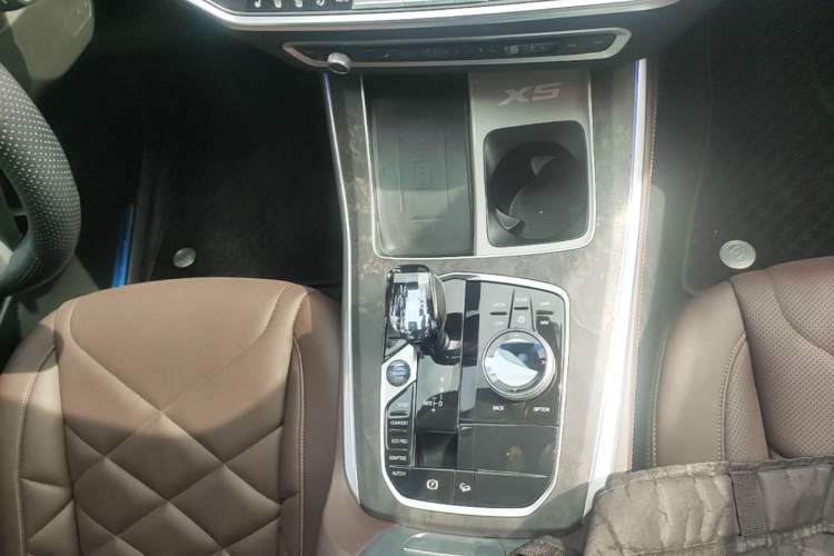 Used BMW X5 2022 xDrive 30Li Luxury M Sport Package Gear Lever