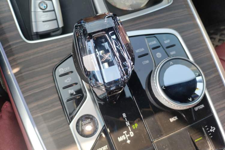 Used BMW X5 2022 xDrive 40Li Luxury Edition M Sport Package Gear Lever