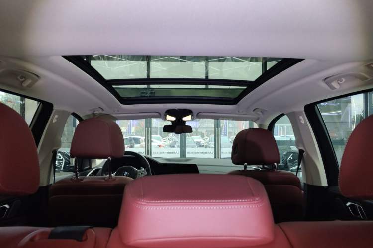 Used BMW X5 2022 Restyled xDrive 30Li Luxury Version M Sport Package Headliner