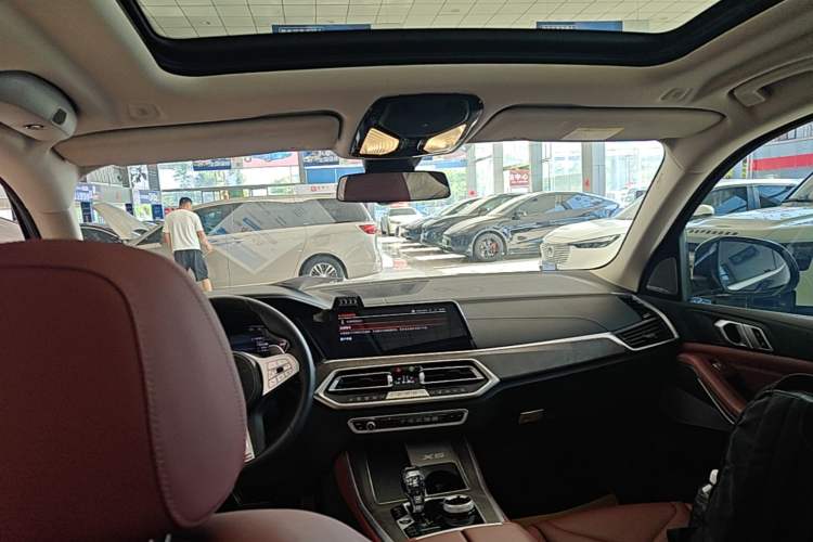 Used BMW X5 2022 Restyled xDrive 30Li Luxury Version M Sport Package Headliner