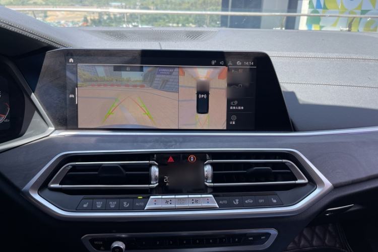Used BMW X5 2022 xDrive 30Li Luxury M Sport Package Interior 1