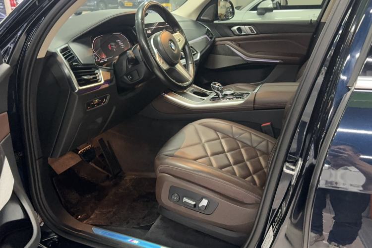 Used BMW X5 2022 xDrive 30Li Luxury M Sport Package Interior 1