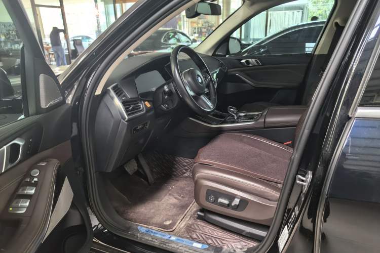 Used BMW X5 2022 xDrive 30Li Luxury M Sport Package Interior 1