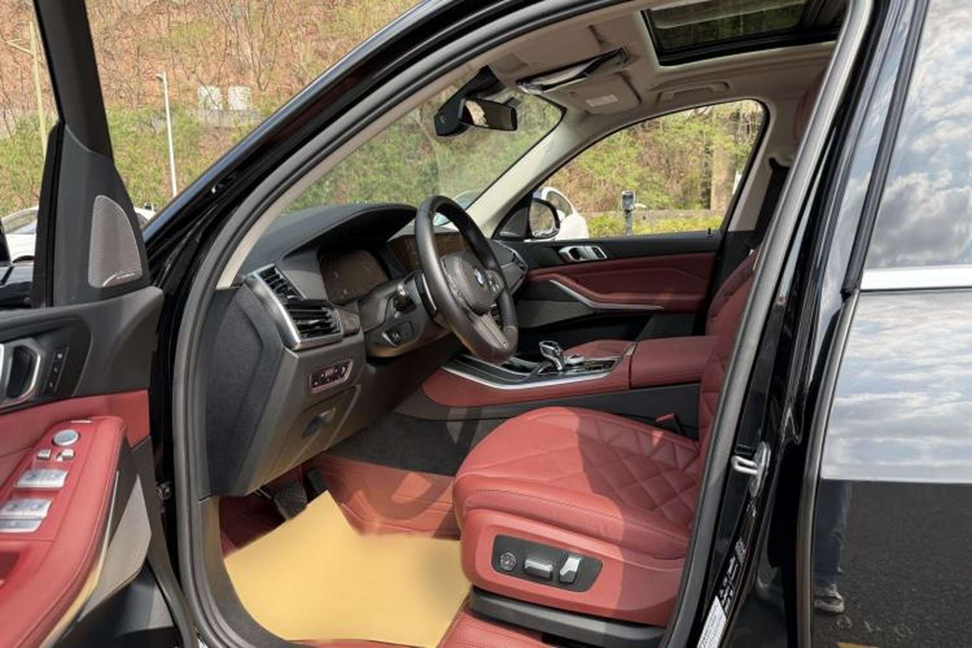 Used BMW X5 2022 Restyled xDrive 30Li Luxury Version M Sport Package Interior 1