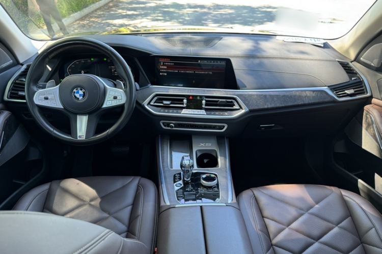 Used BMW X5 2022 Restyled xDrive 30Li Luxury Version M Sport Package Interior 1