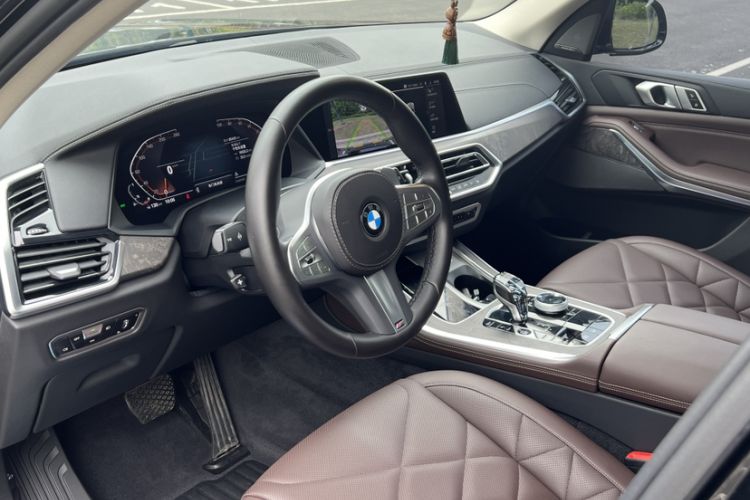 Used BMW X5 2022 xDrive 30Li M Sport Package Interior 1