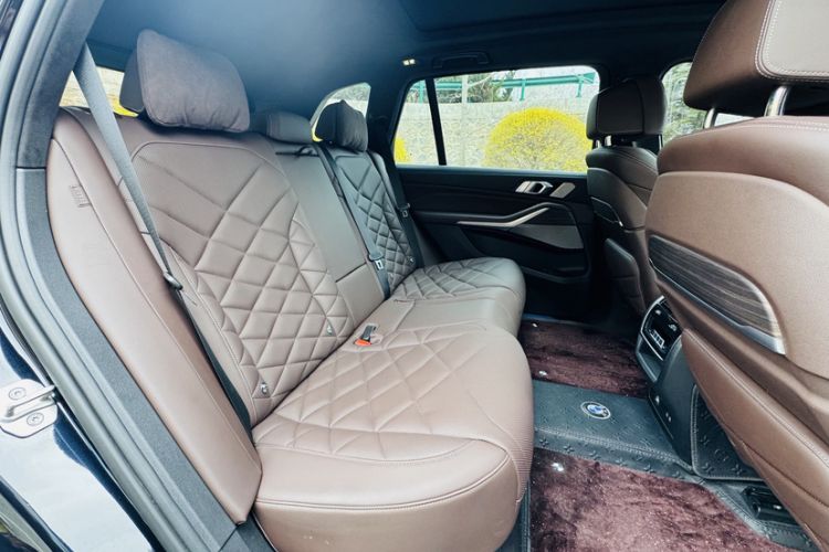 Used BMW X5 2022 xDrive 40Li M Sport Package Interior 10