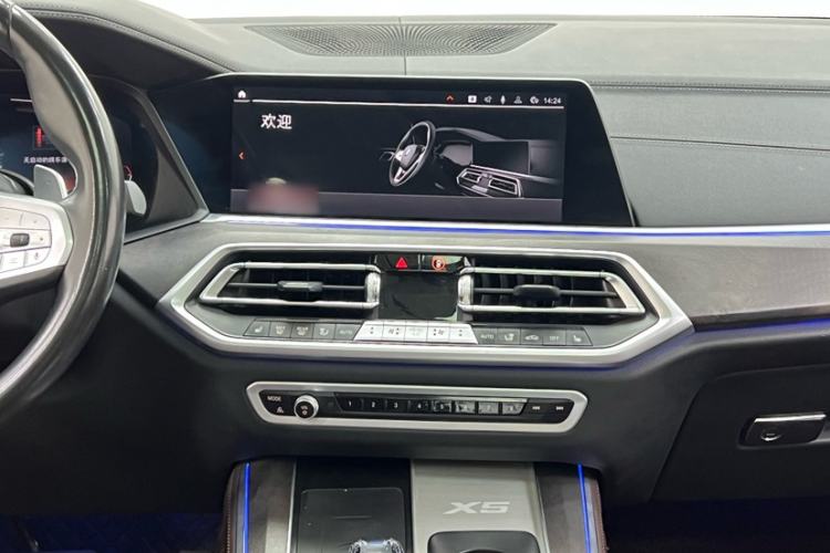 Used BMW X5 2022 Restyled xDrive 30Li Luxury Version M Sport Package Interior 12