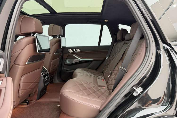 Used BMW X5 2022 Restyled xDrive 40Li M Sport Package Interior 2