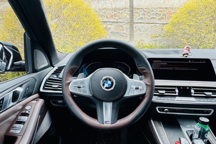 Used BMW X5 2022 xDrive 40Li M Sport Package Interior 2