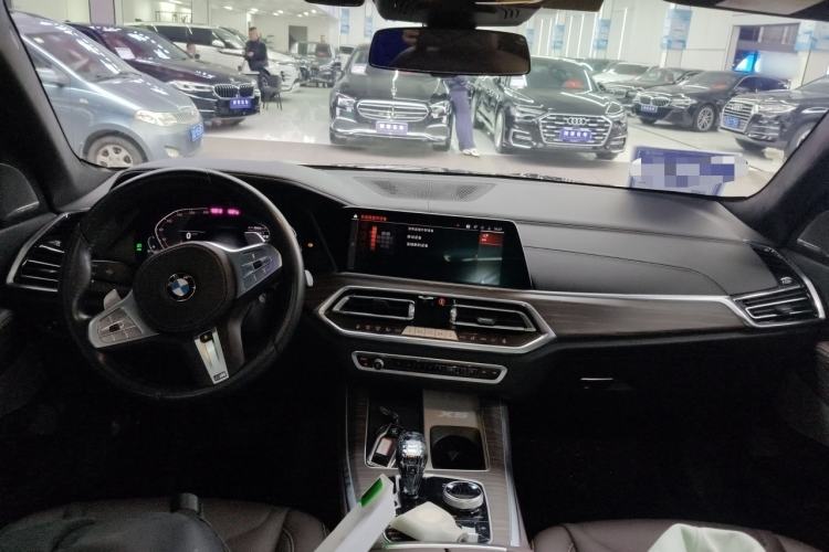 Used BMW X5 2022 Restyled xDrive 40Li Luxury Edition M Sport Package Interior 2
