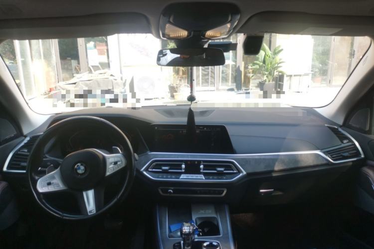Used BMW X5 2022 xDrive 30Li M Sport Package Interior 2