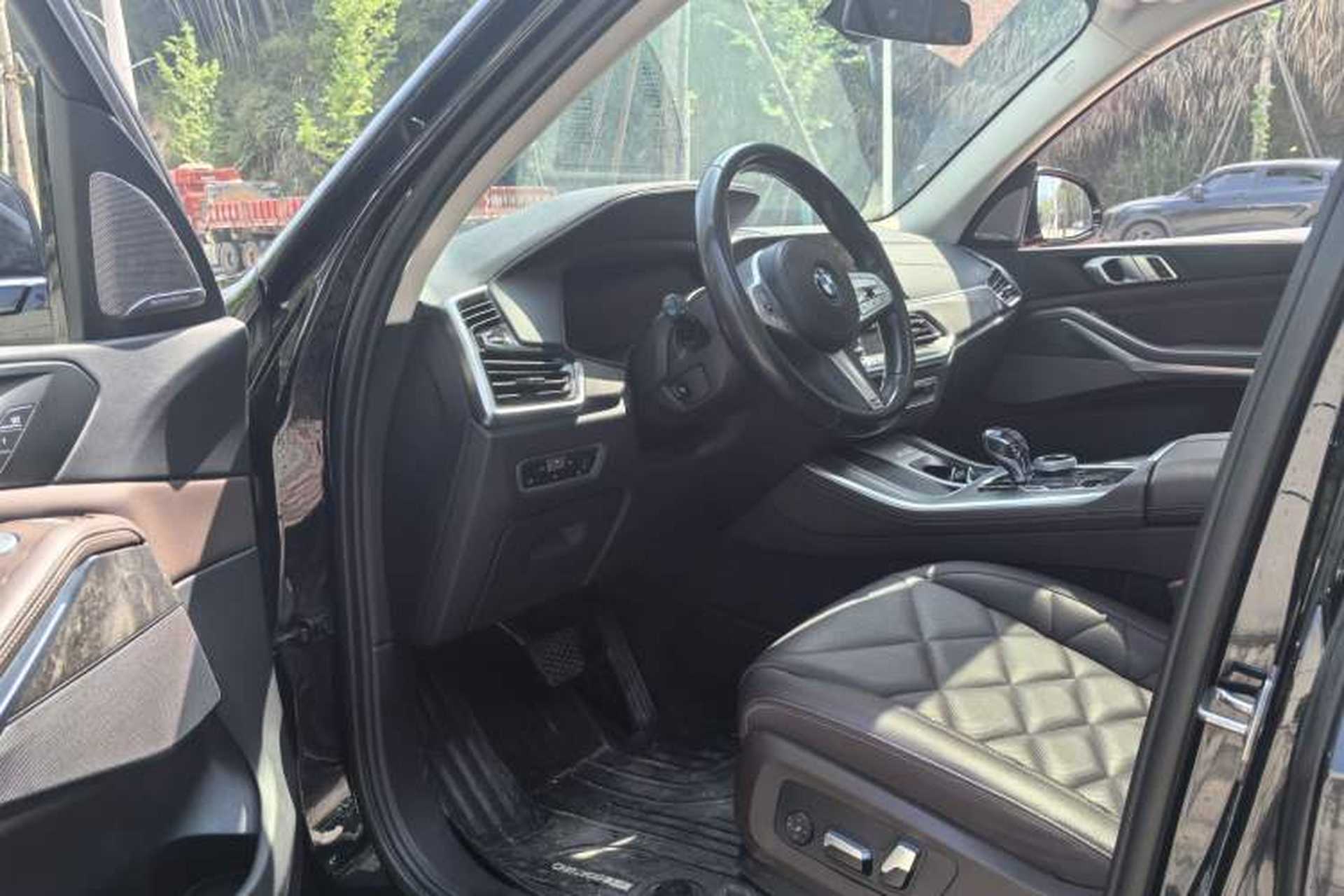 Used BMW X5 2022 xDrive 30Li Luxury M Sport Package Interior 2