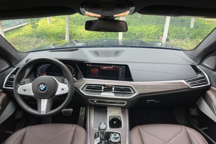 Used BMW X5 2022 Restyled xDrive 40Li M Sport Package Interior 2