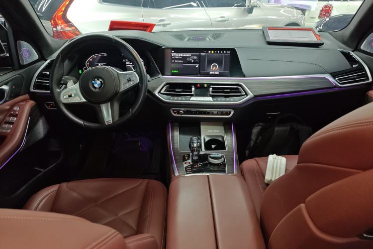 Used BMW X5 2022 xDrive 40Li M Sport Package Interior 2