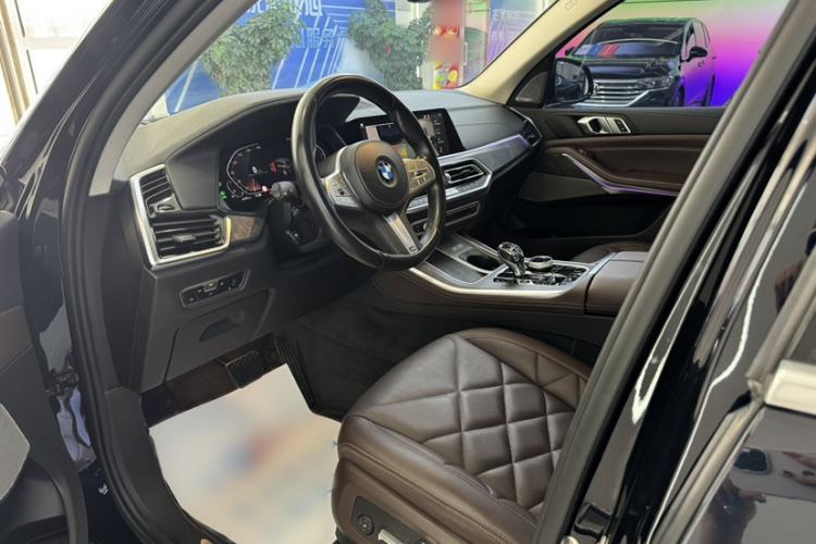 Used BMW X5 2022 Restyled xDrive 30Li Luxury Version M Sport Package Interior 2