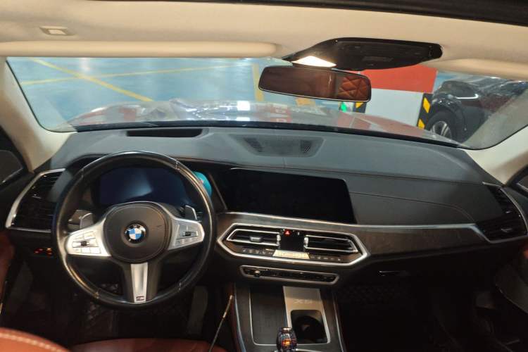 Used BMW X5 2022 Restyled xDrive 30Li Luxury Version M Sport Package Interior 2