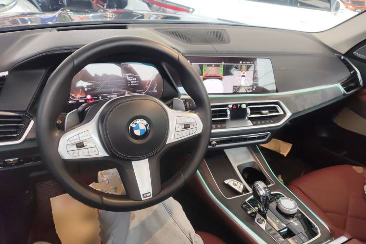 Used BMW X5 2022 Restyled xDrive 30Li Luxury Version M Sport Package Interior 2