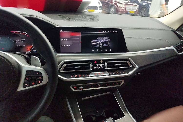 Used BMW X5 2022 xDrive40i M Sport Package Interior 2