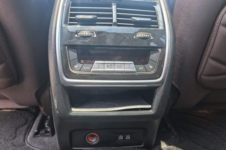 Used BMW X5 2022 Restyled xDrive 40Li Luxury Edition M Sport Package Interior 3