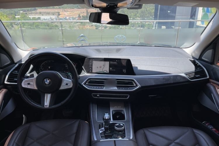Used BMW X5 2022 xDrive 30Li Luxury M Sport Package Interior 3