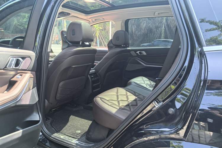Used BMW X5 2022 xDrive 30Li Luxury M Sport Package Interior 3