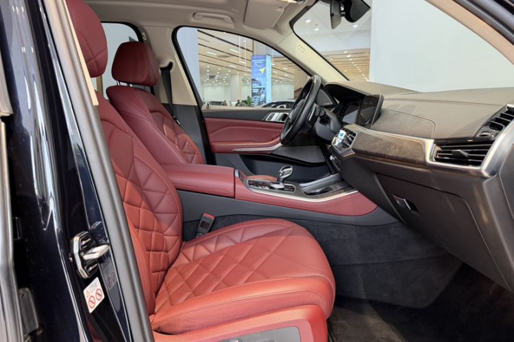 Used BMW X5 2022 xDrive 30Li Luxury M Sport Package Interior 3
