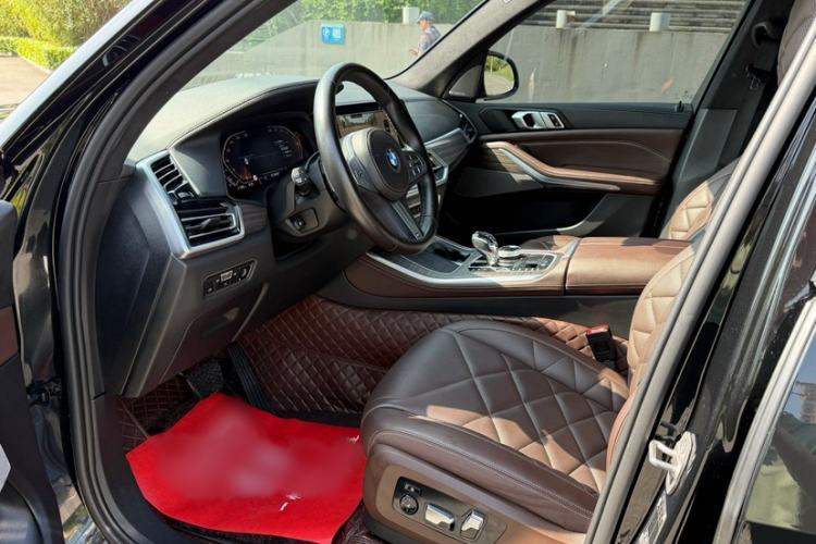 Used BMW X5 2022 xDrive 40Li M Sport Package Interior 3