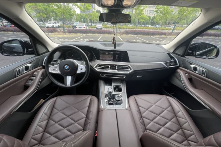 Used BMW X5 2022 xDrive 30Li M Sport Package Interior 3