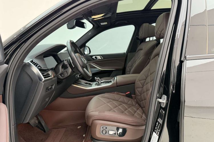 Used BMW X5 2022 Restyled xDrive 40Li M Sport Package Interior 4