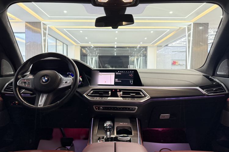 Used BMW X5 2022 xDrive 40Li M Sport Package Interior 4