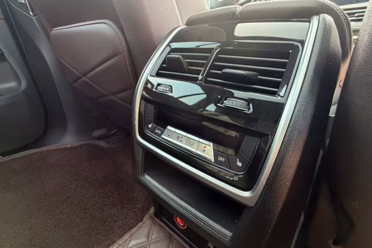 Used BMW X5 2022 xDrive 40Li M Sport Package Interior 4