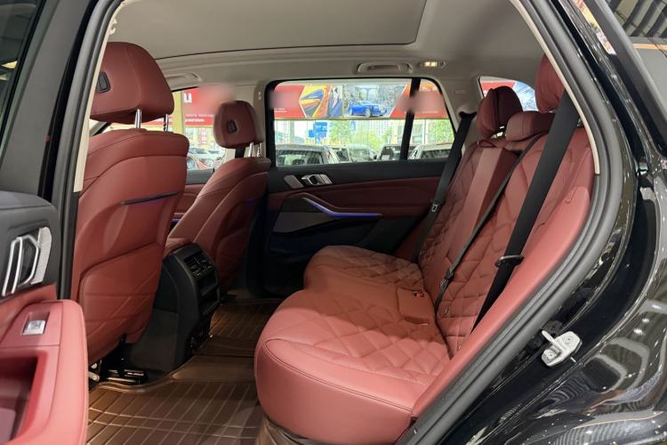 Used BMW X5 2022 Restyled xDrive 30Li Luxury Version M Sport Package Interior 4