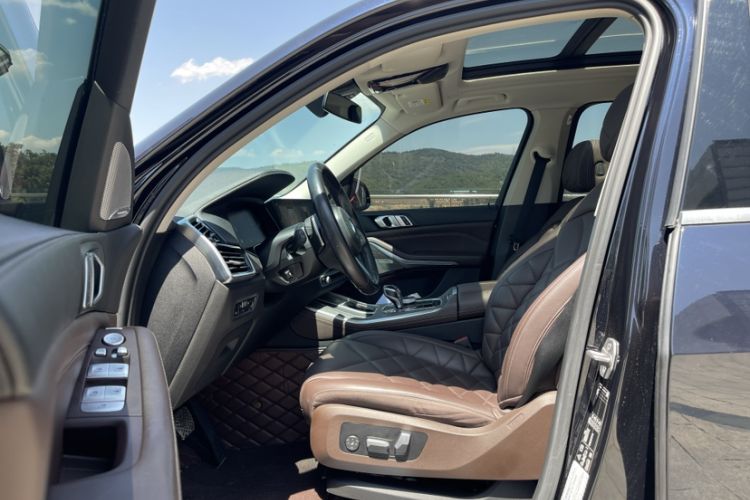 Used BMW X5 2022 xDrive 30Li Luxury M Sport Package Interior 4