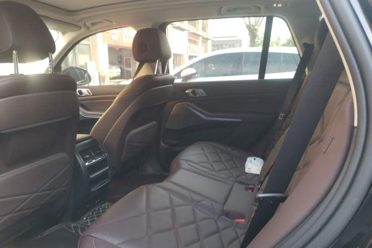 Used BMW X5 2022 xDrive 30Li M Sport Package Interior 4