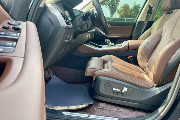 Used BMW X5 2022 xDrive30i M Sport Package Interior 4