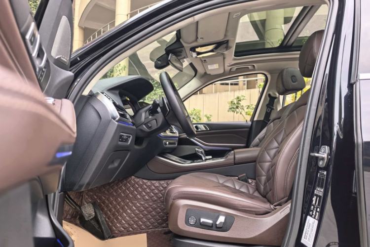 Used BMW X5 2022 xDrive 30Li Luxury M Sport Package Interior 4