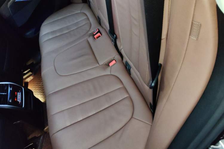 Used BMW X5 2022 xDrive40i Luxury Edition M Sport Package Interior 4