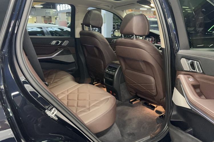 Used BMW X5 2022 xDrive 30Li Luxury M Sport Package Interior 4