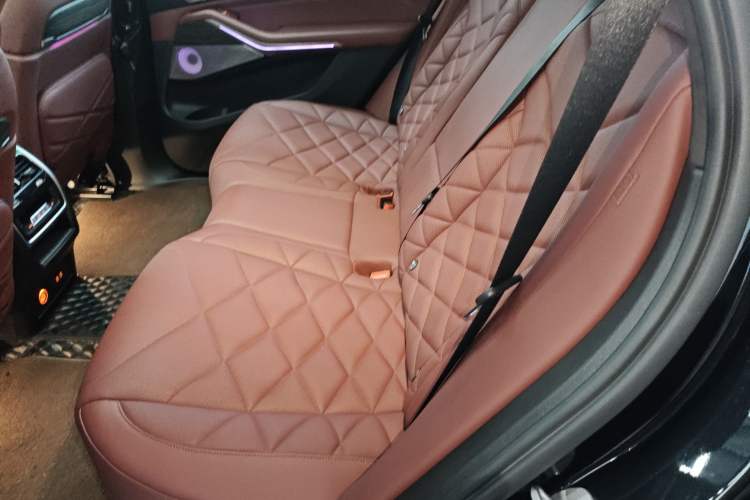 Used BMW X5 2022 xDrive 40Li M Sport Package Interior 4