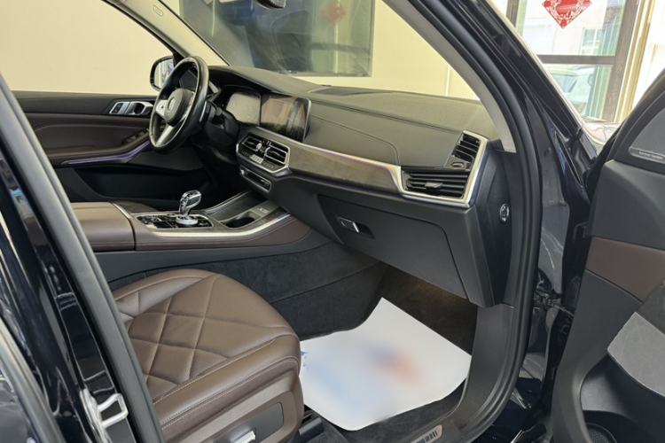 Used BMW X5 2022 Restyled xDrive 30Li Luxury Version M Sport Package Interior 4