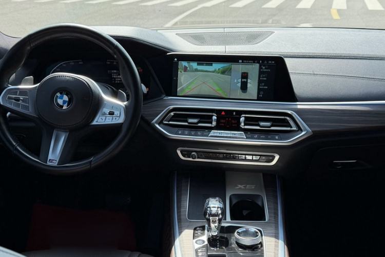 Used BMW X5 2022 xDrive 40Li M Sport Package Interior 4