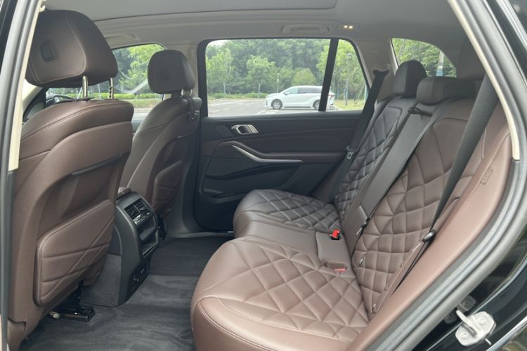 Used BMW X5 2022 xDrive 30Li M Sport Package Interior 4
