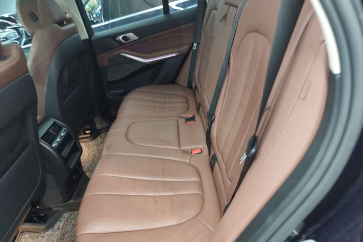 Used BMW X5 2022 xDrive40i M Sport Package Interior 4