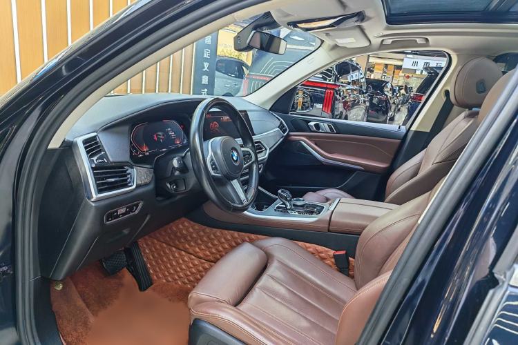Used BMW X5 2022 xDrive30i M Sport Package Interior 4