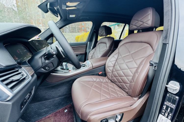Used BMW X5 2022 xDrive 40Li M Sport Package Interior 5