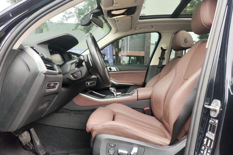 Used BMW X5 2022 xDrive30i M Sport Package Interior 5