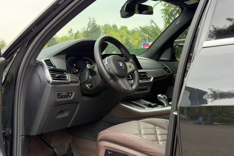 Used BMW X5 2022 Restyled xDrive 40Li M Sport Package Interior 5