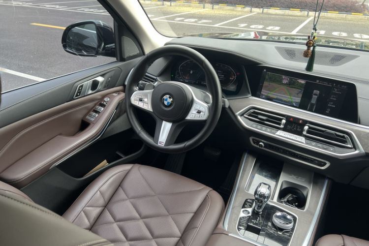 Used BMW X5 2022 xDrive 30Li M Sport Package Interior 5